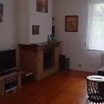 Appt Independant 4 5 Ou 6 Personnes Piscine Direct Gare Ou Aeroport Jardin Piscine *