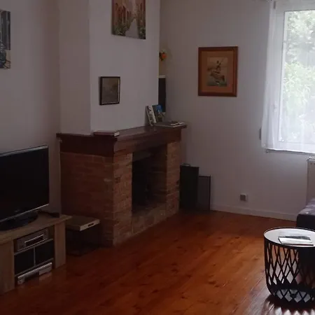 80 M2 Independant 4 Personnes Direct Gare Ou Aeroport Jardin Piscine *