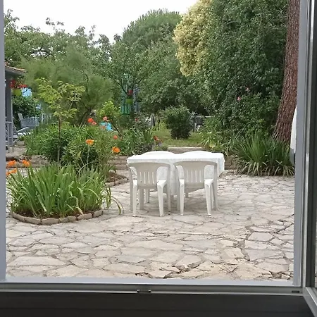 Appartement Indépendant. Deux Personnes, Clair Et Sympa.