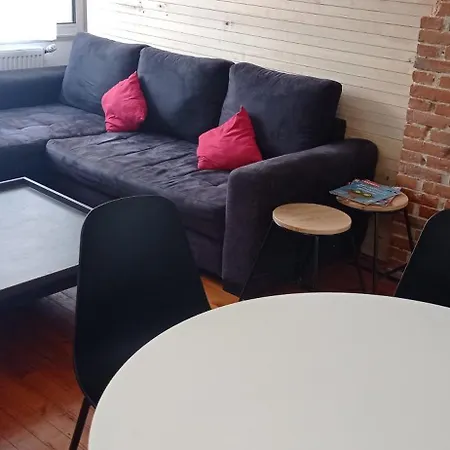 Appt Independant 4 5 Ou 6 Personnes Piscine Direct Gare Ou Aeroport Jardin Piscine 公寓 *