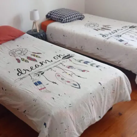 Indépendant. Deux Personnes, Clair Et Sympa. Appartement *