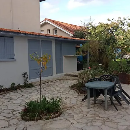 Apartment 80 M2 Independant 4 Personnes Direct Gare Ou Aeroport Jardin Piscine *