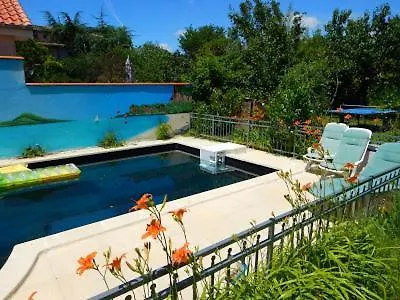 Appt Independant 4 5 Ou 6 Personnes Piscine Direct Gare Ou Aeroport Jardin Piscine 公寓 *