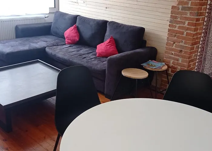 Appt Independant 4 5 Ou 6 Personnes Piscine Direct Gare Ou Aeroport Jardin Piscine Apartmán *