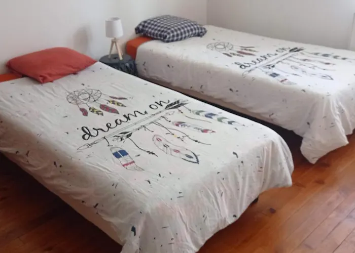 Appt Independant 4 5 Ou 6 Personnes Piscine Direct Gare Ou Aeroport Jardin Piscine Apartment *