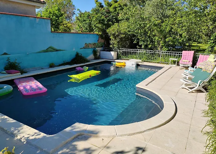 Appt Independant 4 5 Ou 6 Personnes Piscine Direct Gare Ou Aeroport Jardin Piscine Apartmán Toulouse