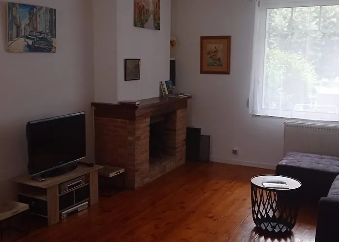 Appt Independant 4 5 Ou 6 Personnes Piscine Direct Gare Ou Aeroport Jardin Piscine *