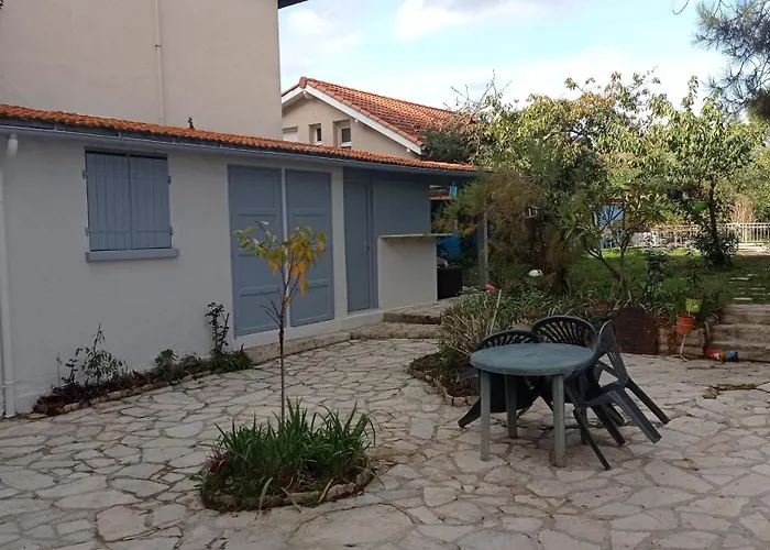 Appartamento Appt Independant 4 5 Ou 6 Personnes Piscine Direct Gare Ou Aeroport Jardin Piscine *